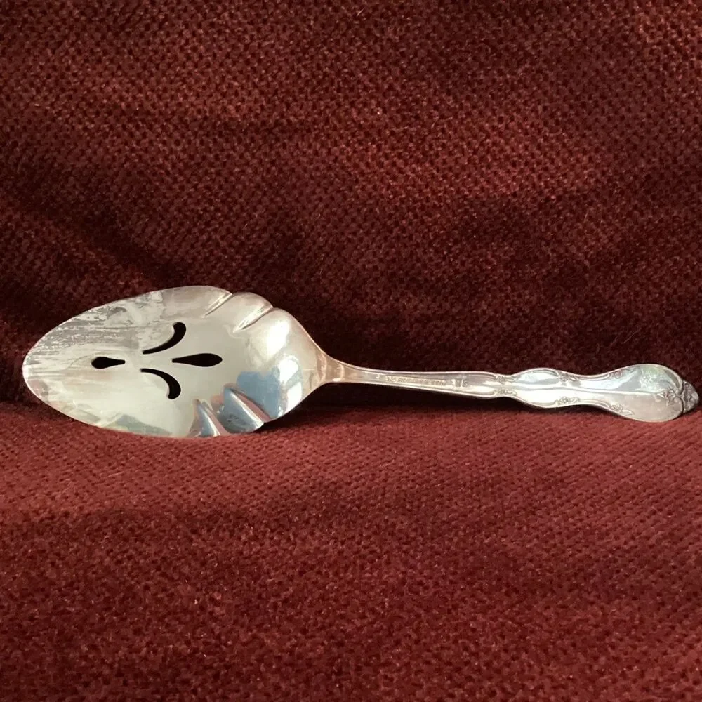 Slotted Vintage Rogers & Bros serving cake or pie server
